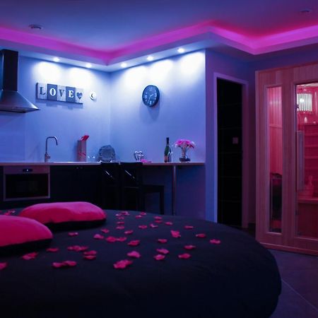 Nuit Vip Spa Sauna Privatif Le Rove Exteriör bild