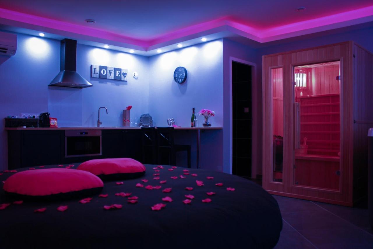 Nuit Vip Spa Sauna Privatif Le Rove Exteriör bild