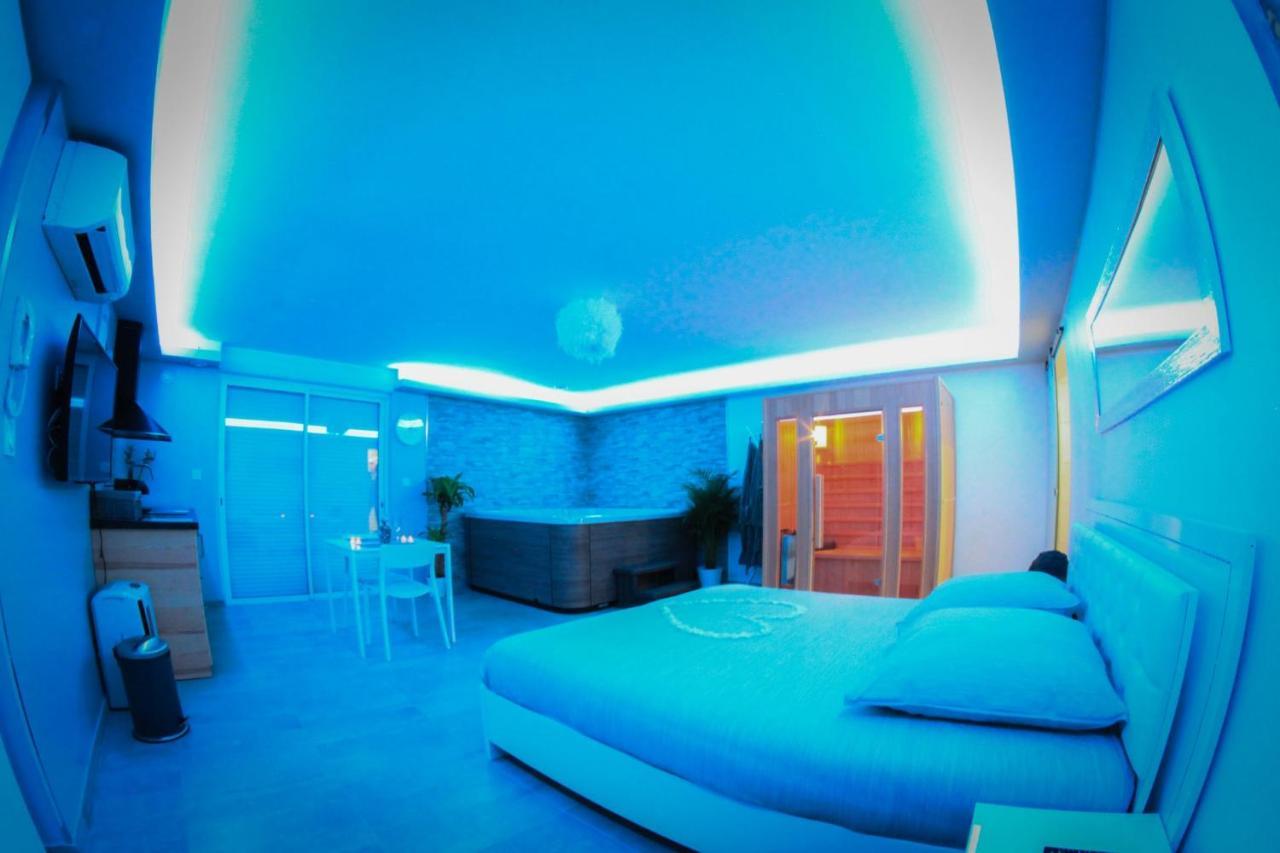 Nuit Vip Spa Sauna Privatif Le Rove Exteriör bild