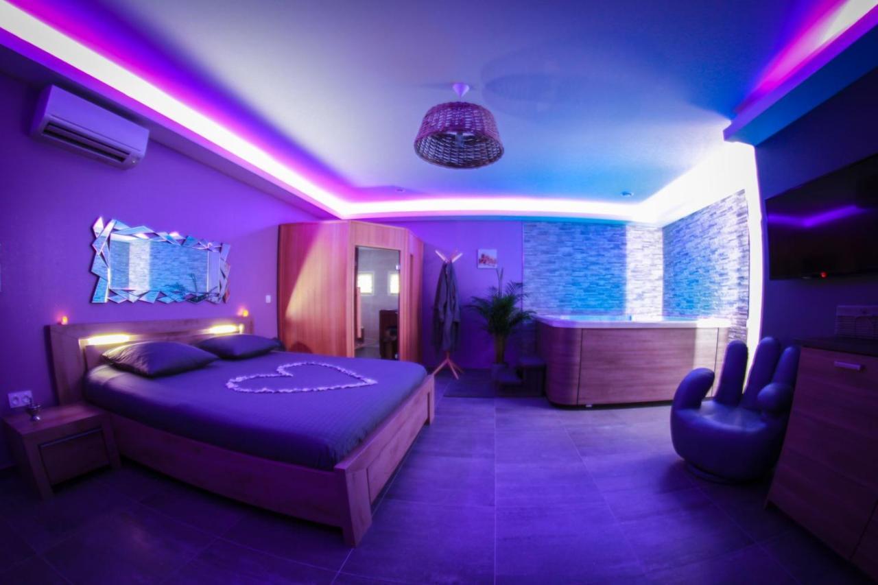 Nuit Vip Spa Sauna Privatif Le Rove Exteriör bild